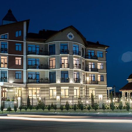 Shato Hotel Червоноград Екстер'єр фото