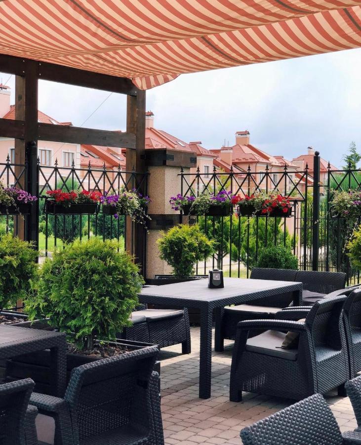Shato Hotel Червоноград Екстер'єр фото