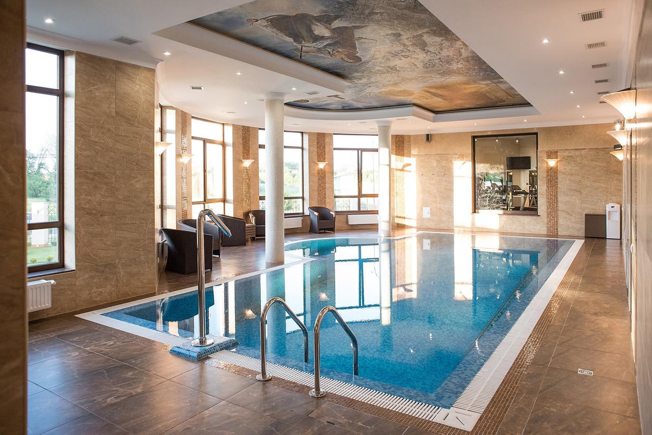 Shato Hotel Червоноград Екстер'єр фото