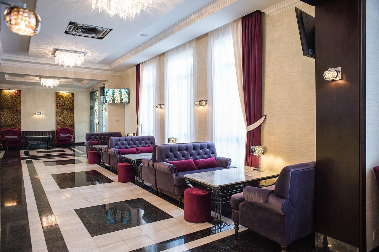 Shato Hotel Червоноград Екстер'єр фото