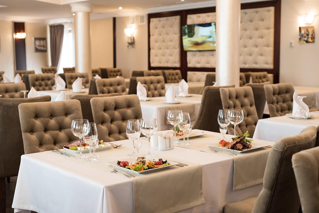 Shato Hotel Червоноград Екстер'єр фото