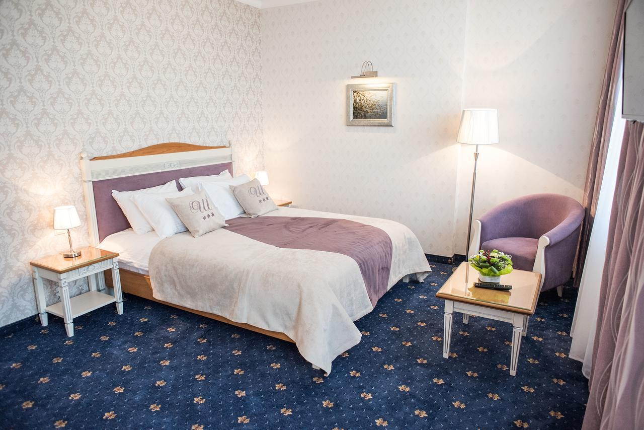 Shato Hotel Червоноград Екстер'єр фото